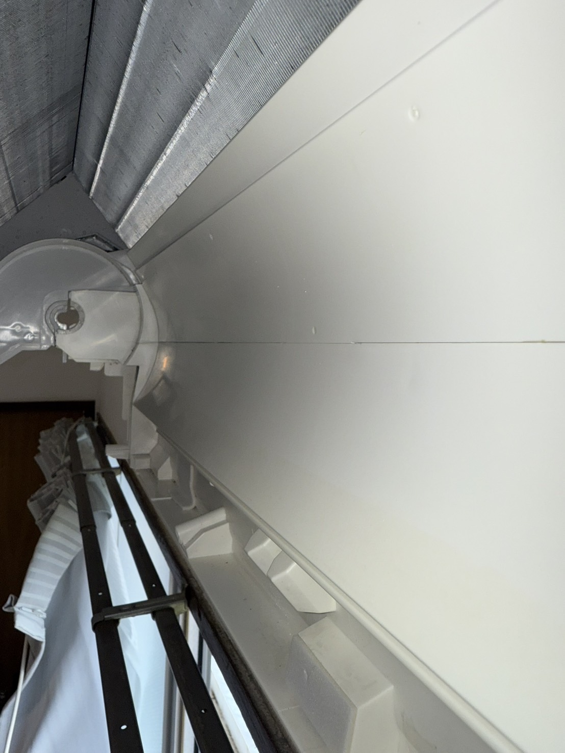 ドレンパンの施工後。汚れを除去して清潔な状態にリセットされた状態