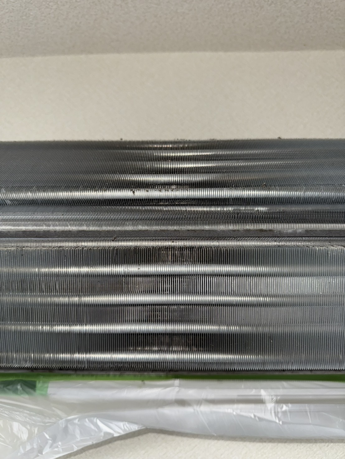 吹き出し口まわりの施工前。汚れが見られる状態