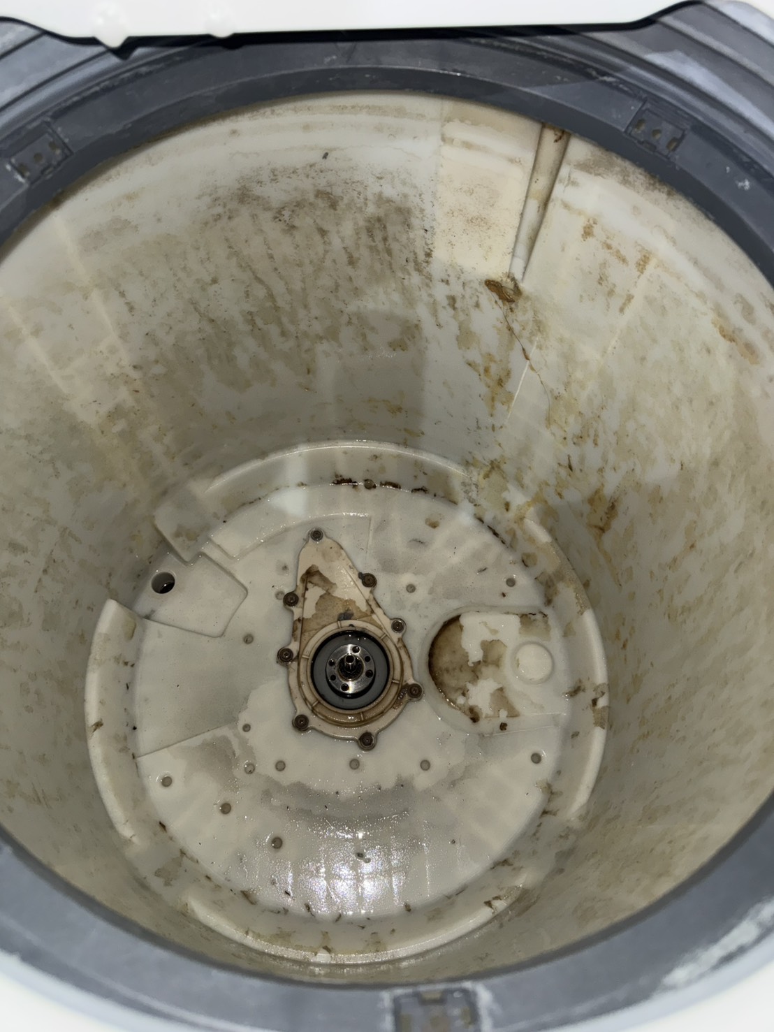 外槽カバー（樹脂パーツ）のビフォー